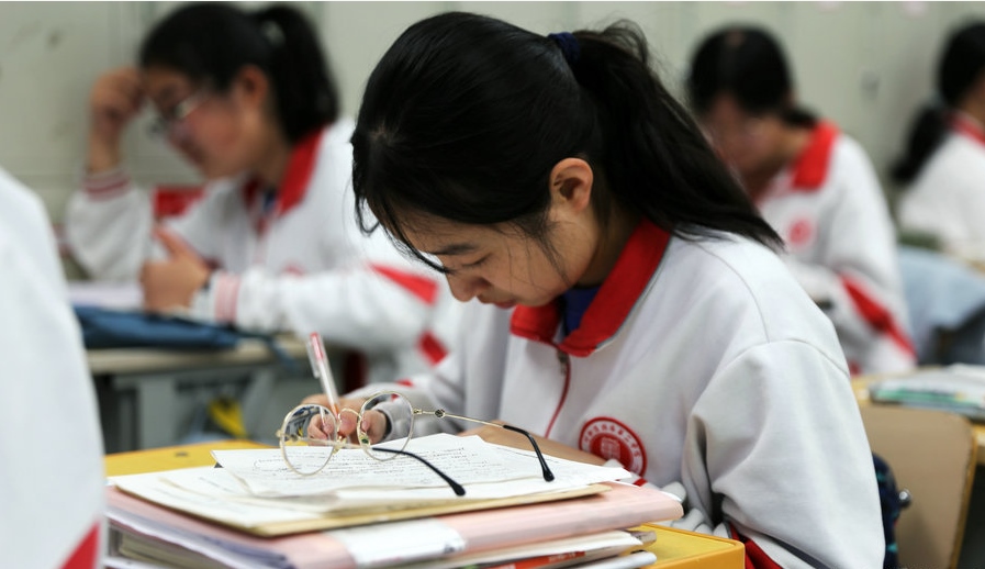 高考倒計(jì)時(shí)30天 莘莘學(xué)子爭(zhēng)分奪秒