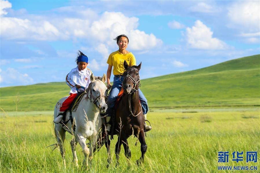 (特別的暑期生活·圖片故事)(10)草原女孩錫林花的暑期“歡樂時光”