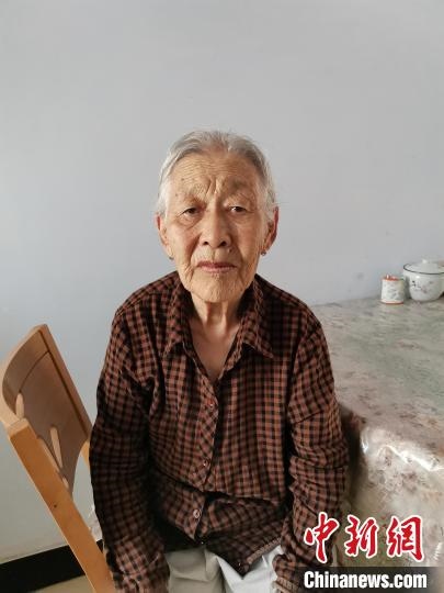 薩仁托婭拍攝的“草原母親”?！∷_仁托婭供圖