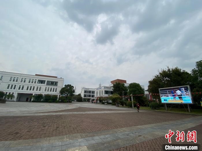 寧波市第二少年兒童業(yè)余體育學(xué)校?！×植?攝