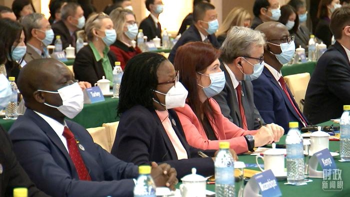 △紀(jì)念會(huì)議分會(huì)場(chǎng)的與會(huì)嘉賓。(總臺(tái)央視記者楊立峰拍攝)