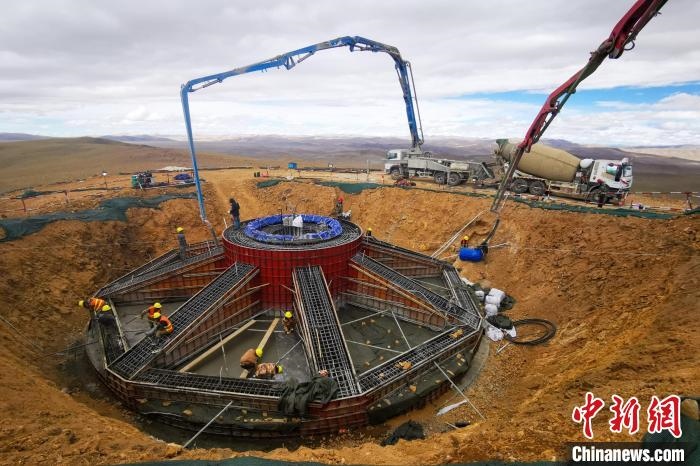 資料圖為該風電場建設現(xiàn)場?！≈袊娊瘓F成都勘測設計研究院有限公司 供圖