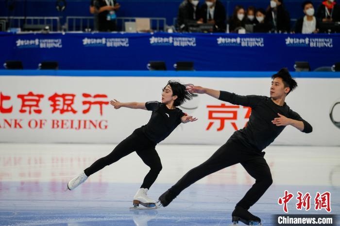 圖為隋文靜、韓聰在測試賽期間進行官方訓練 王洋 攝