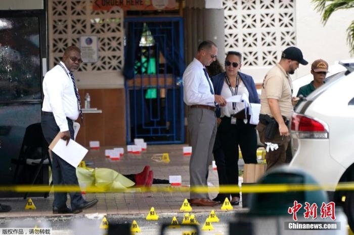 當(dāng)?shù)貢r(shí)間5月30日凌晨，位于美國(guó)佛羅里達(dá)州東南部的邁阿密戴德縣發(fā)生大規(guī)模槍擊事件，造成2人死亡、20多人受傷。圖為槍擊案現(xiàn)場(chǎng)。