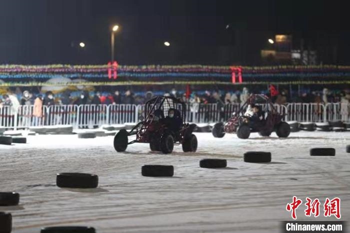 來吧，一起體驗雪地越野車的刺激吧?！∮诤Ｑ?攝