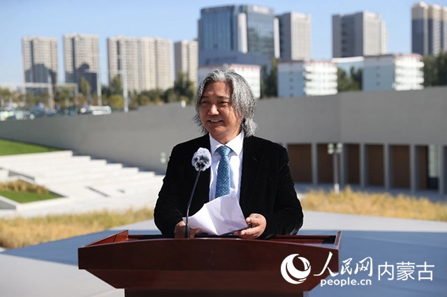 全國(guó)政協(xié)副秘書長(zhǎng)、民盟中央專職副主席、中國(guó)美術(shù)館館長(zhǎng)、中國(guó)城市雕塑家協(xié)會(huì)主席吳為山開幕致辭。王劭凱攝