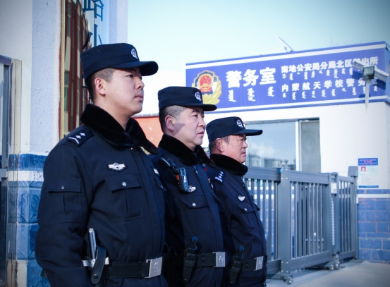 站好“護學崗”，守護“成長路”——南地公安持續(xù)開展護學行動214.png