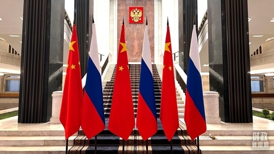 △習主席在這里同米舒斯京總理握手合影。（總臺央視記者程鋮拍攝）