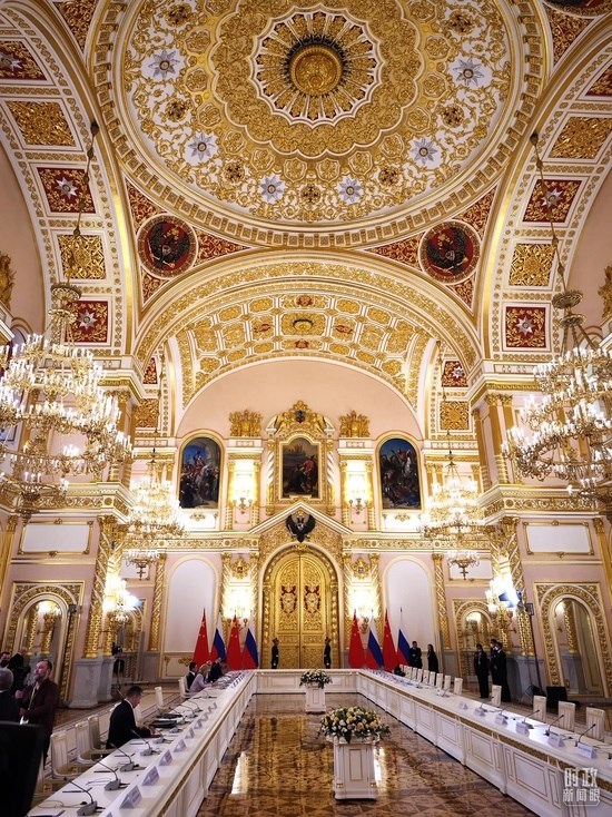 △習主席和普京總統(tǒng)舉行大范圍會談的會場。（總臺央廣記者潘毅拍攝）