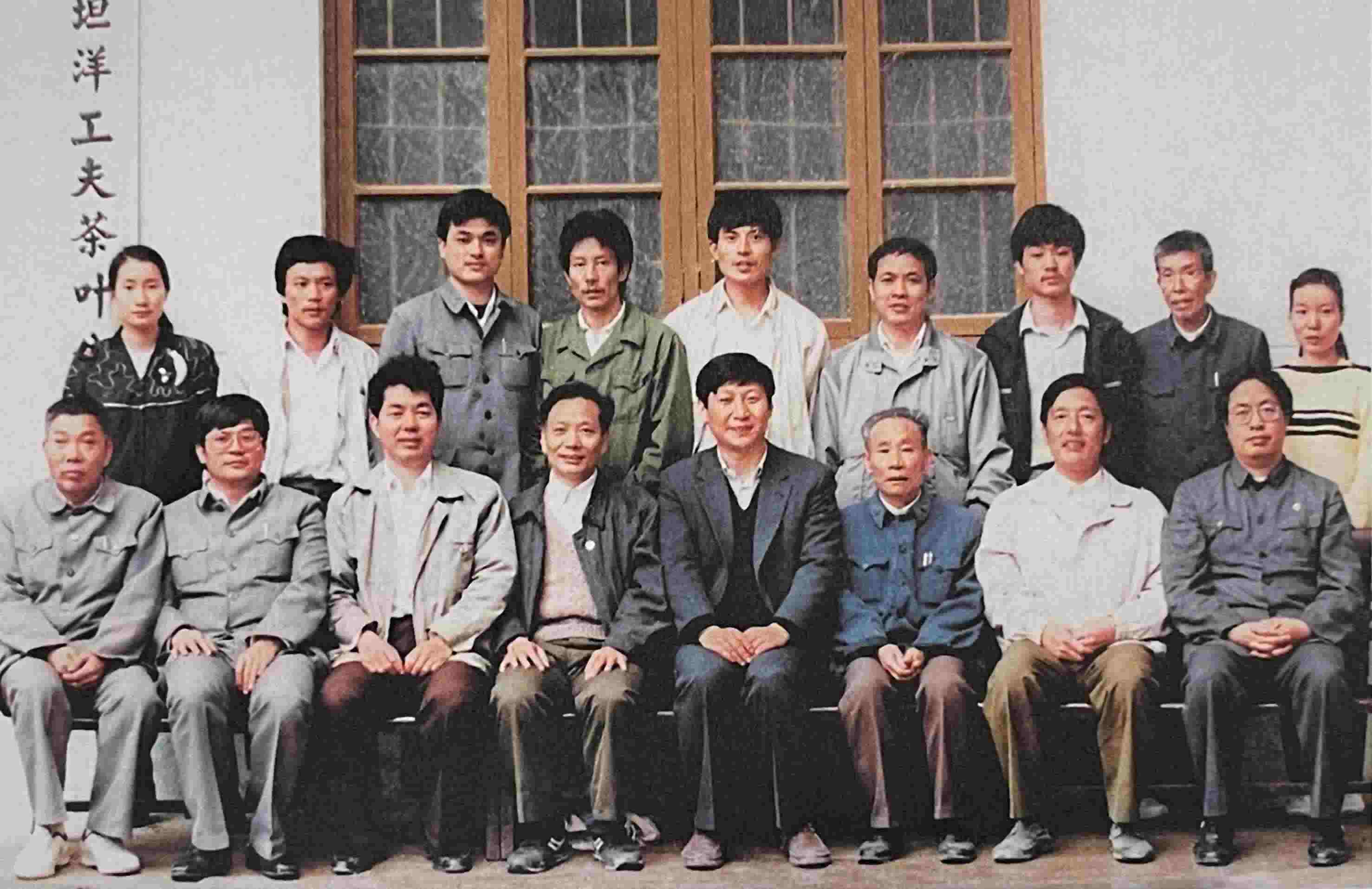 1990年5月，剛調(diào)任福州市委書記的習(xí)近平到寧德交接工作時(shí)，調(diào)研福安市社口鄉(xiāng)坦洋工夫茶葉公司。