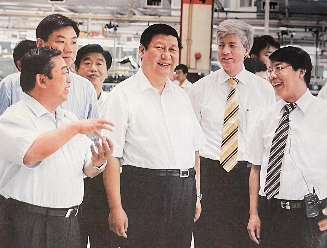 2007年7月，習(xí)近平調(diào)研上海大眾汽車有限公司。