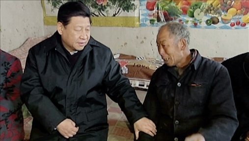 △2012年12月30日，習(xí)近平總書記來到河北省阜平縣龍泉關(guān)鎮(zhèn)顧家臺(tái)村看望困難群眾。