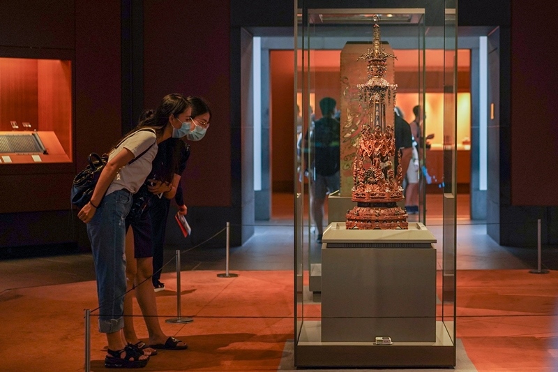 2020年7月24日，觀眾在蘇州博物館內(nèi)參觀。