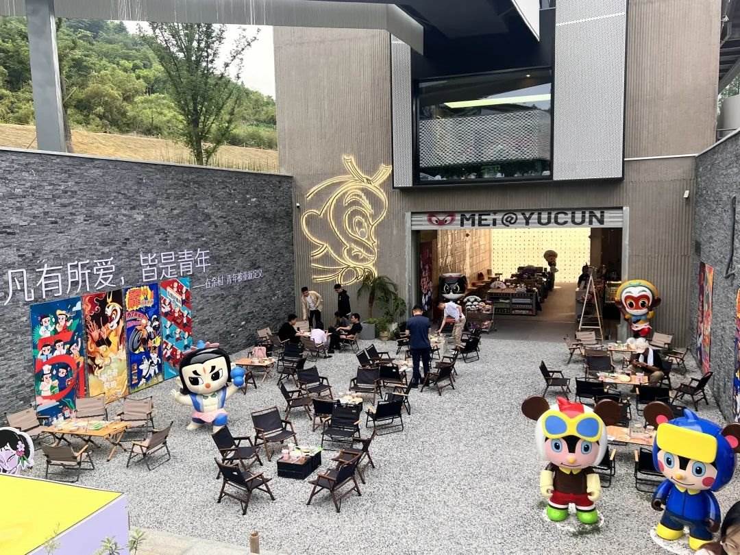 在浙江省湖州市安吉縣天荒坪鎮(zhèn)余村拍攝的國漫主題咖啡店。銳聆 攝