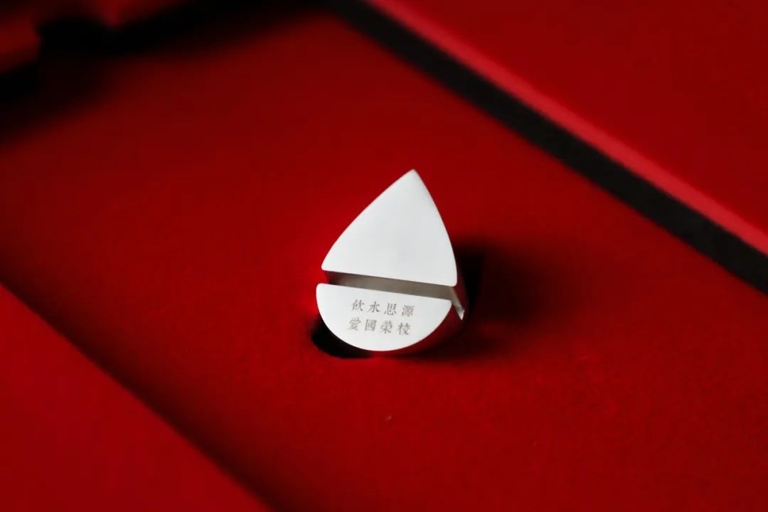 上海交通大學發(fā)布2023年錄取通知書禮盒。校方供圖