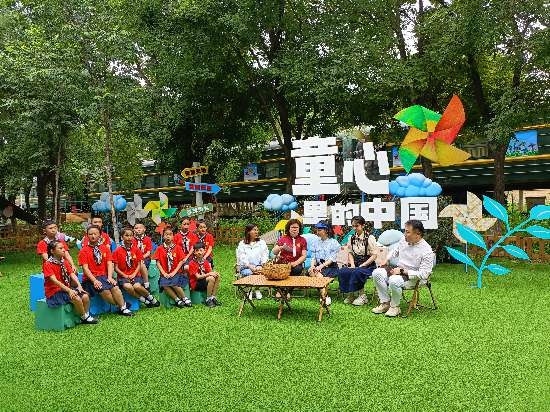 文縣東壩童聲合唱團(tuán)的孩子們在央視大風(fēng)車基地錄制節(jié)目。