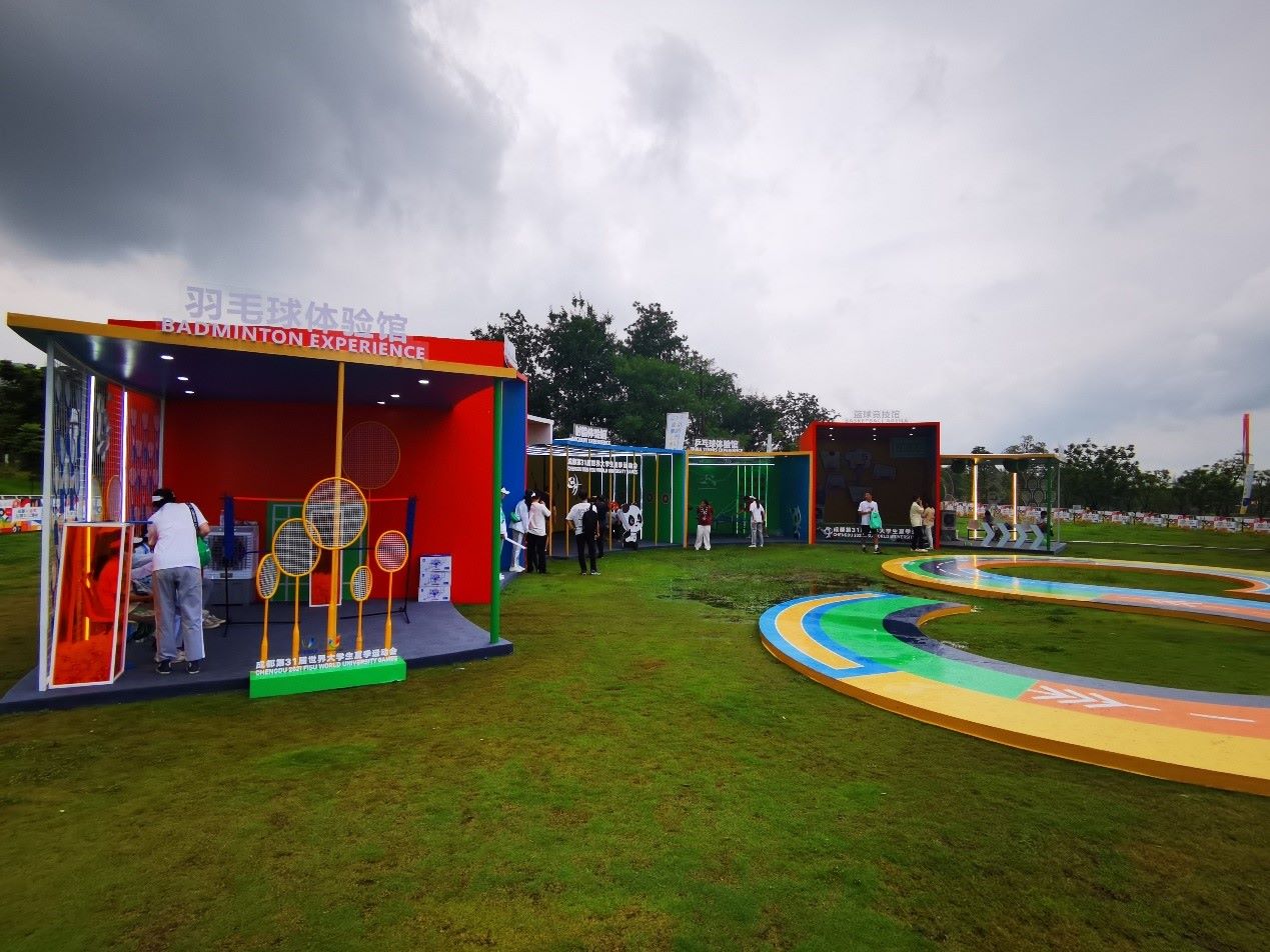 公園文化活動(dòng)內(nèi)各類體育項(xiàng)目體驗(yàn)區(qū)。 人民網(wǎng)記者 楊磊攝