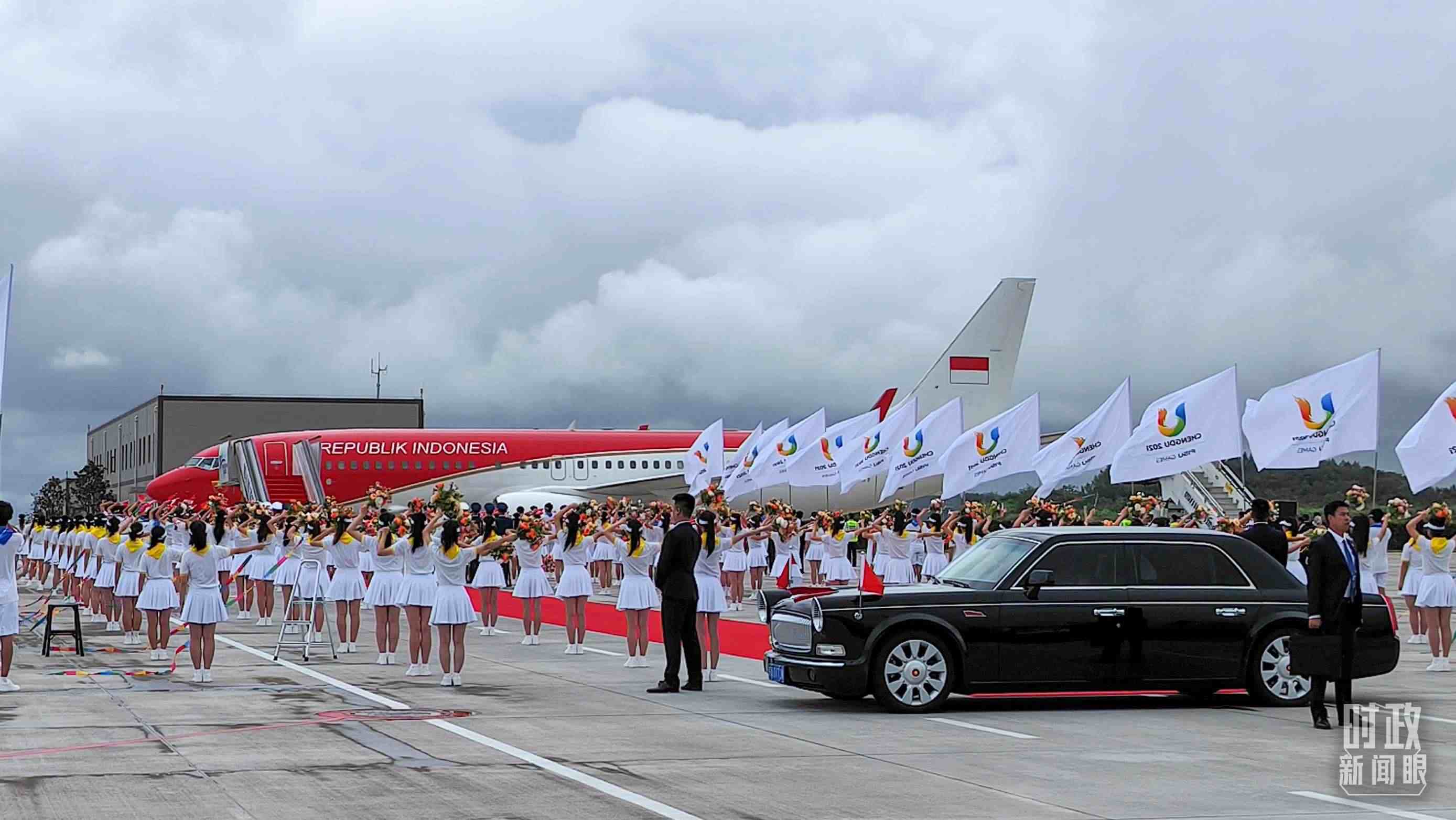 7月27日下午，印尼總統(tǒng)佐科抵達成都。（總臺央視記者王子杭拍攝）