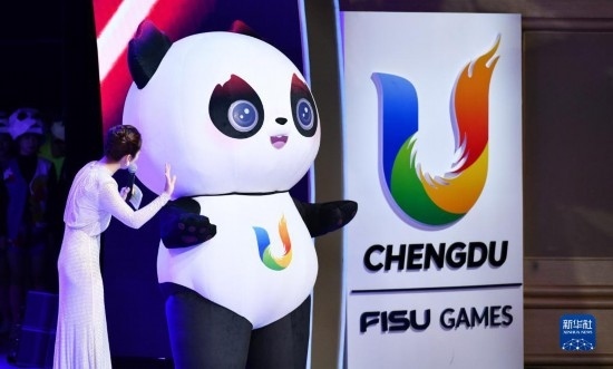 7月29日，成都大運(yùn)會(huì)吉祥物“蓉寶”在聯(lián)歡會(huì)現(xiàn)場(chǎng)。新華社記者 張端 攝