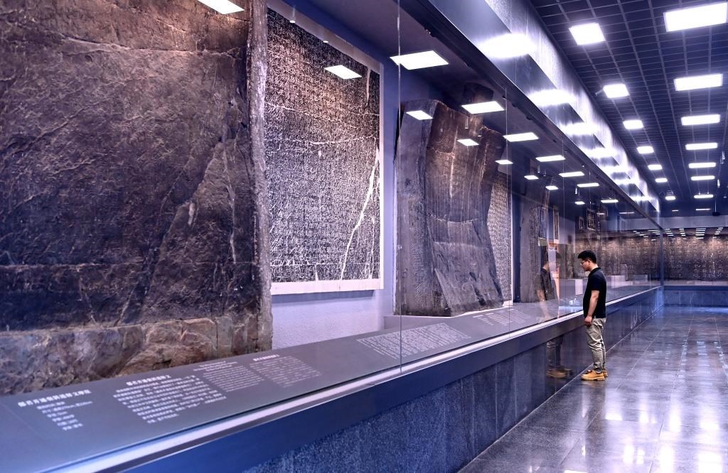 近日拍攝的陜西省漢中市博物館“石門十三品”陳列室。新華社記者 劉瀟 攝