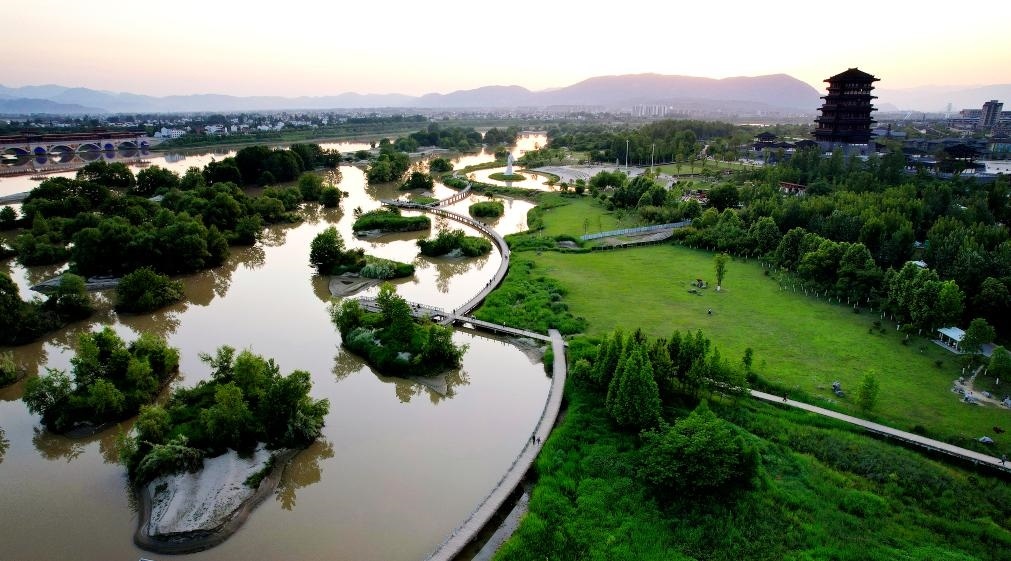 2022年5月16日拍攝的天漢濕地公園景色。新華社記者 邵瑞 攝