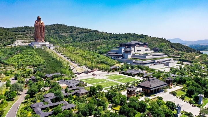 這是2023年6月8日拍攝的山東省曲阜市尼山圣境（無人機照片）。新華社記者 郭緒雷 攝