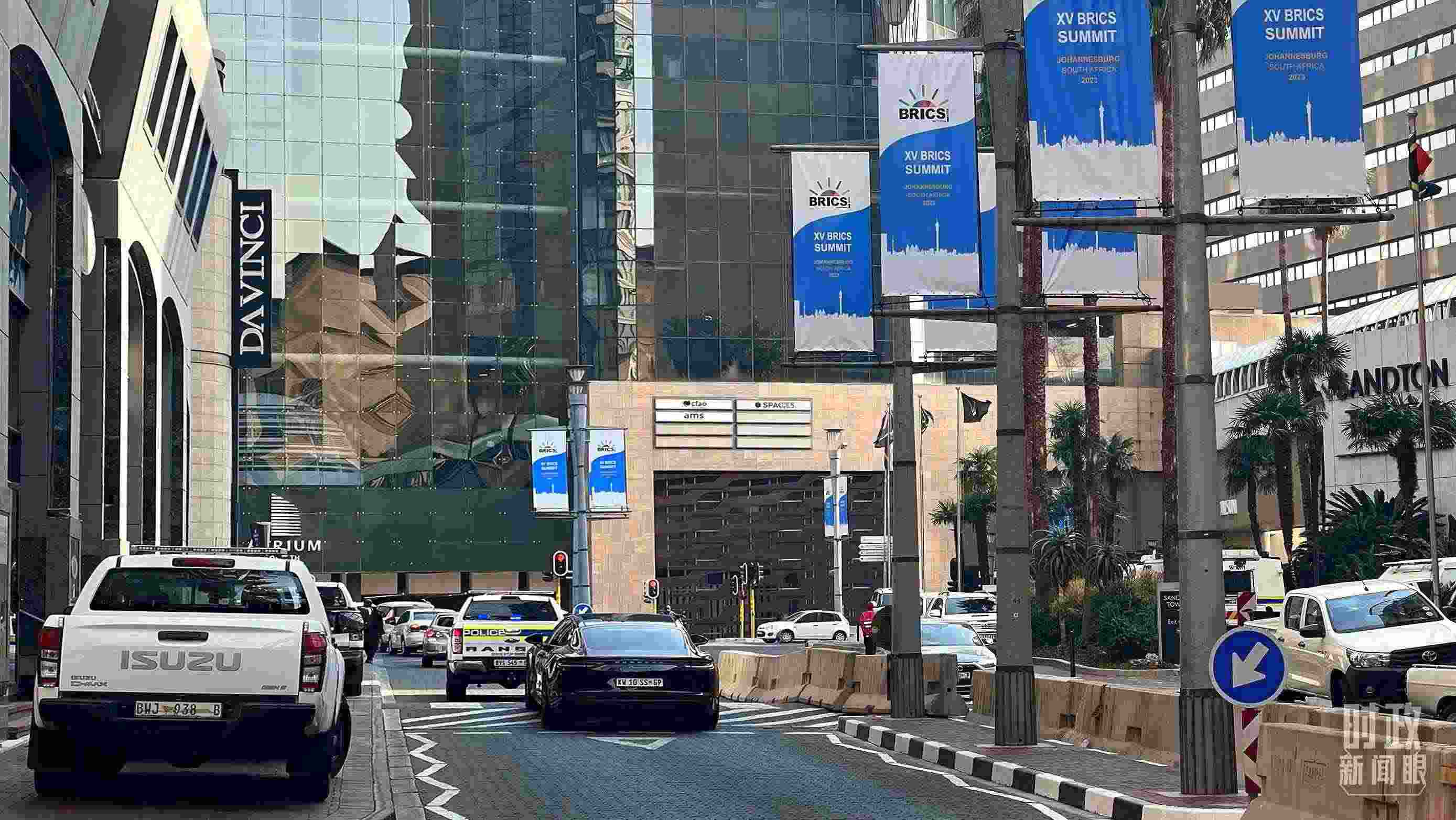 △約翰內斯堡，街頭懸掛金磚峰會條幅。（總臺央視記者韓銳拍攝）