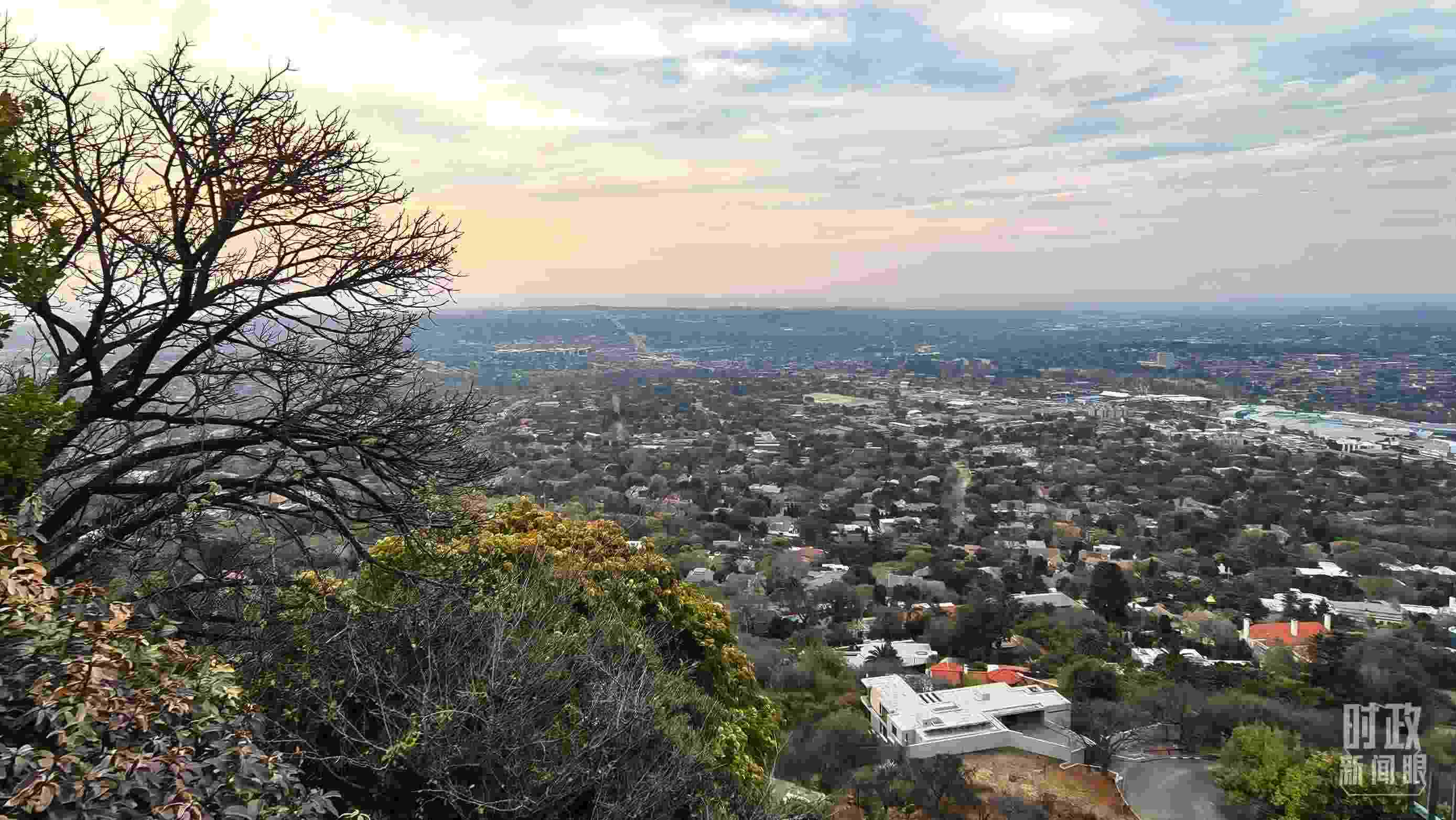 △ 俯瞰南非約翰內斯堡。（總臺央視記者韓銳拍攝）