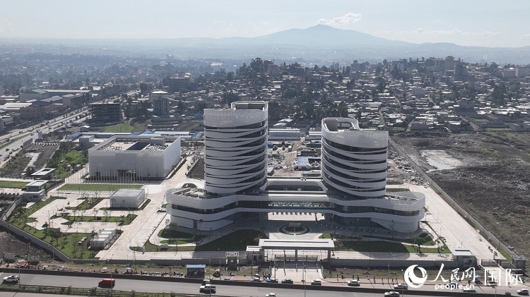 非洲疾病預(yù)防控制中心總部（一期）航拍。人民網(wǎng)記者 劉寧攝