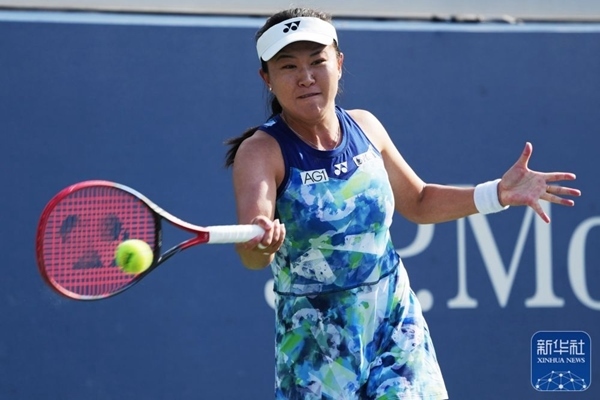 朱琳在比賽中回球。新華社記者 劉杰 攝