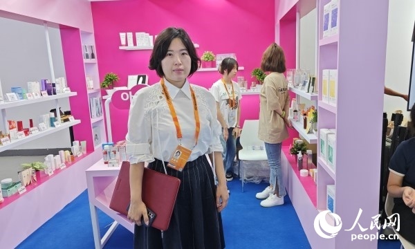 9月3日，韓國駐華大使館經濟部參贊金至凰接受人民網記者采訪。人民網記者 趙雯博攝