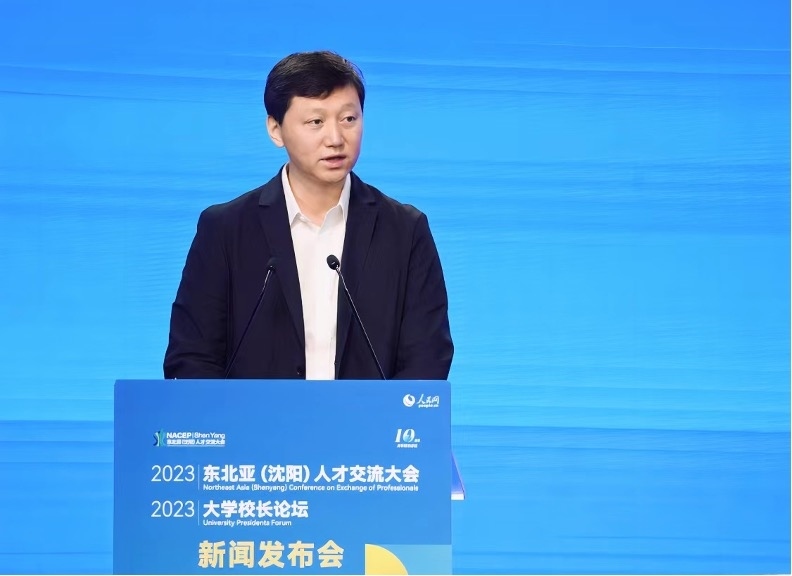 中國(guó)高等教育學(xué)會(huì)副秘書(shū)長(zhǎng)吳英策致辭。人民網(wǎng)記者 馬天翼攝