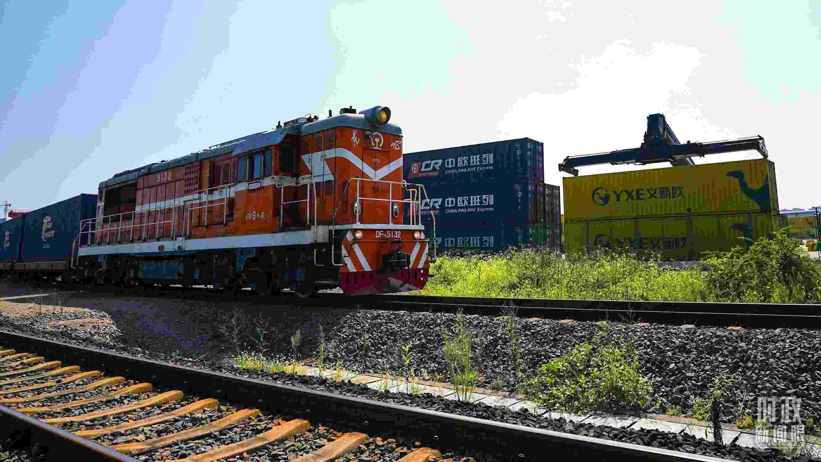 △“義新歐”中歐班列。（總臺(tái)國(guó)廣記者李晉拍攝）