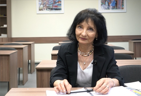 阿拉在白大孔院接受記者采訪。人民網記者 皇甫萬里攝