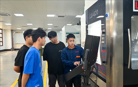 學(xué)生們正在實(shí)操學(xué)習(xí)。受訪單位供圖