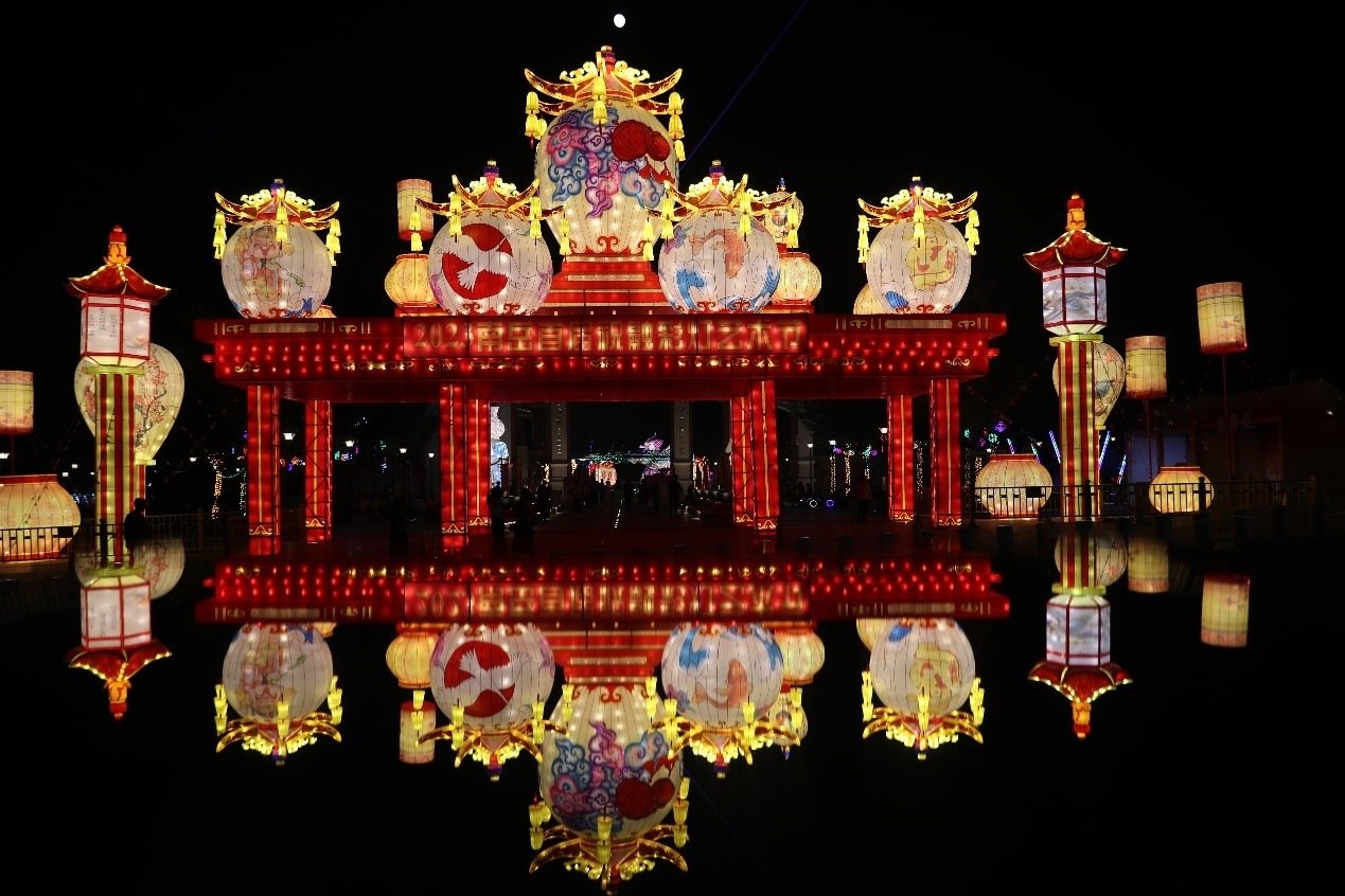 中秋國慶期間，南岳祝融文旅小鎮(zhèn)舉辦祝融花燈節(jié)。曹正平攝