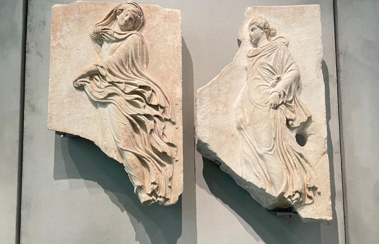 出自酒神劇場的浮雕，刻畫了舞者的形象。人民網(wǎng)記者 郭冠華攝