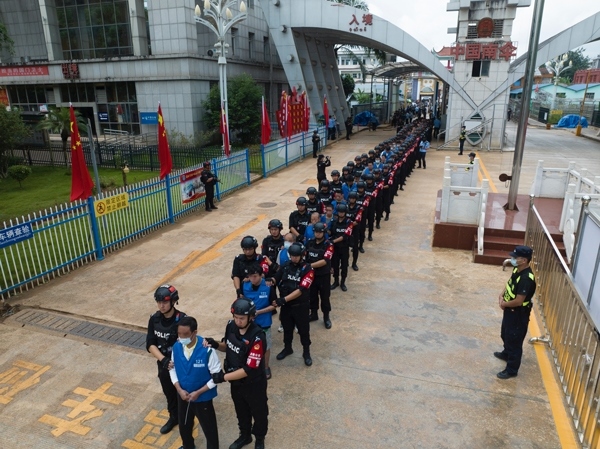 移交現(xiàn)場。公安部供圖