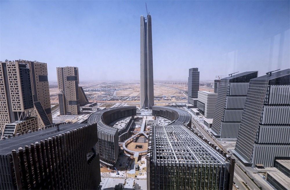 這是在埃及開羅以東拍攝的建設(shè)中的新行政首都中央商務(wù)區(qū)（9月11日攝）。新華社發(fā)（艾哈邁德·戈馬攝）