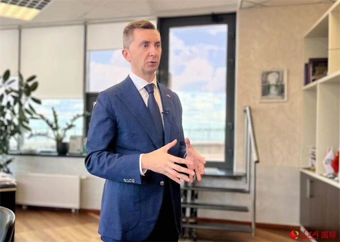 中白工業(yè)園開發(fā)公司第一副總經(jīng)理基里爾·卡羅杰耶夫接受人民網(wǎng)記者采訪。人民網(wǎng)記者 朱虹攝