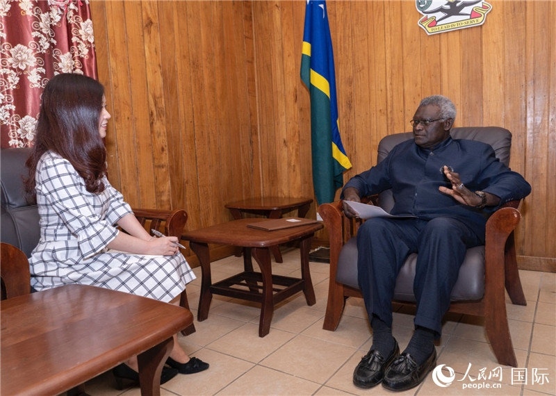 2023年9月14日，所羅門(mén)群島總理梅納西·索加瓦雷在首都霍尼亞拉接受人民網(wǎng)記者專訪。人民網(wǎng) 賀吉攝
