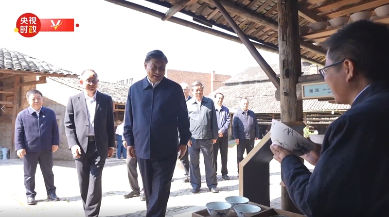 2023年10月11日，習(xí)近平在江西景德鎮(zhèn)考察。（視頻截圖）