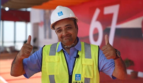 瓦利德·拉馬丹接受人民網(wǎng)記者采訪。嚴(yán)川吉雨攝