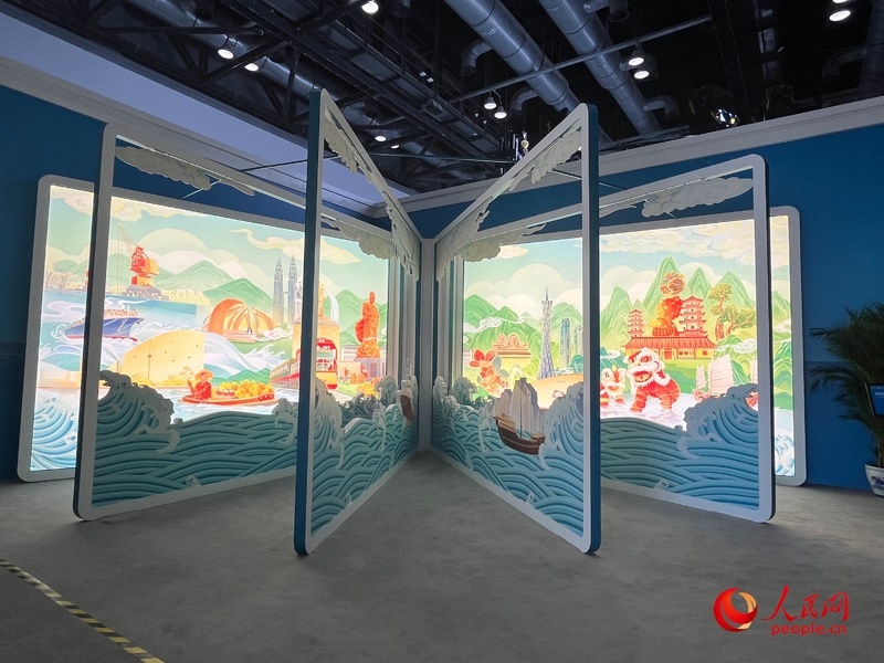 新聞中心媒體公共工作區(qū)兩側(cè)矗立著打開的“書畫”。人民網(wǎng)記者 杜燕飛攝