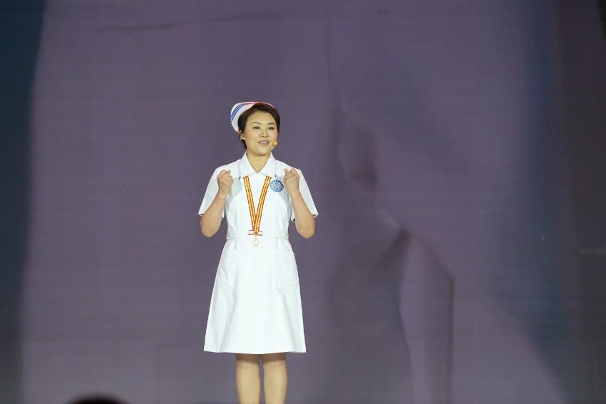 第49屆南丁格爾獎(jiǎng)獲得者、四川大學(xué)華西醫(yī)院護(hù)理部主任蔣艷