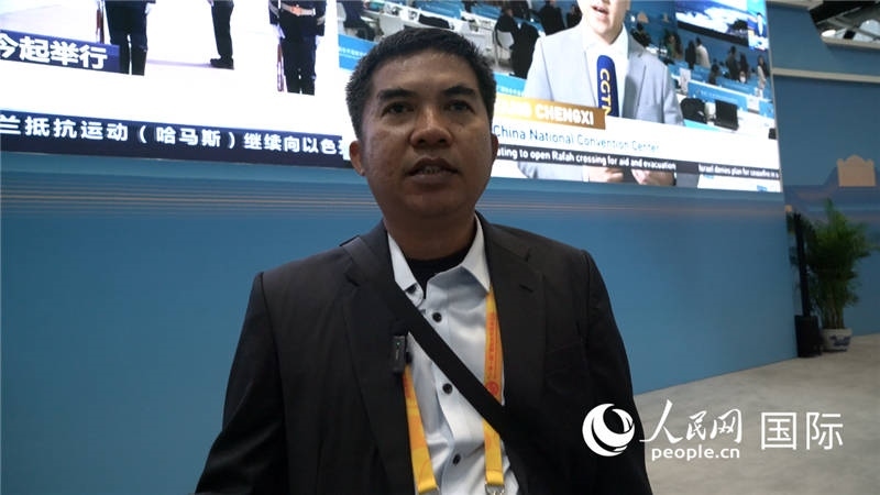 印尼《辛加朗綜合日報》記者班邦·蘇利斯提奧（Bambang Sulistio）與記者交談。人民網(wǎng) 楊春燕攝