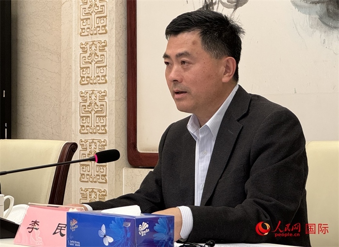 10月31日，歐美同學(xué)會(huì)秘書(shū)長(zhǎng)李民在第五屆中法文化論壇媒體吹風(fēng)會(huì)上講話。（人民網(wǎng) 謝瑩攝）