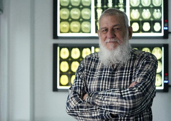 10月31日，古巴科學(xué)家裴德樂在電子科技大學(xué)校園內(nèi)。