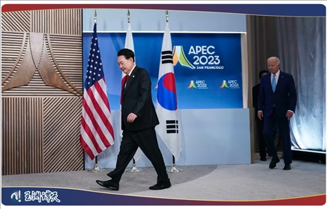 ｜｜日本首相岸田文雄、美國(guó)總統(tǒng)拜登以及韓國(guó)總統(tǒng)尹錫悅試圖在APEC會(huì)議期間合影