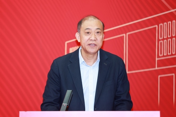 《教育踐悟錄》作者、中央財經(jīng)大學(xué)黨委書記何秀超。受訪者供圖